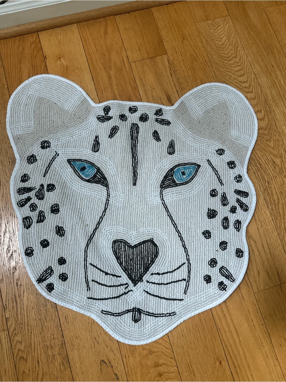 Viral TikTok Snow Leopard Tufted Bath Mat Accent Rug Blue Eyes Animal Shaped - Picture 3 of 7